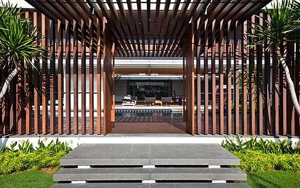 Lối vào ốp gỗ nhựa